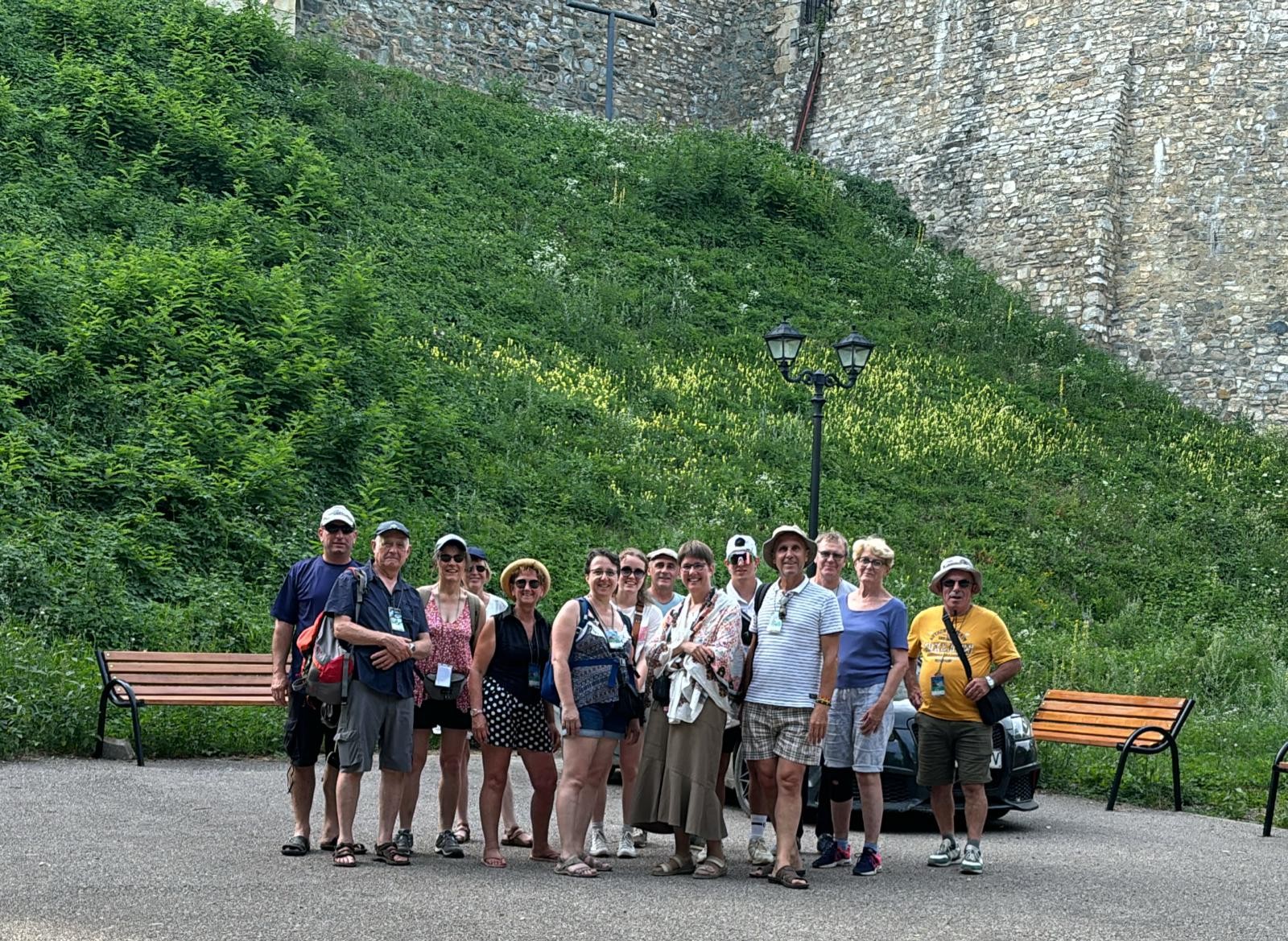 Le groupe au pied du château