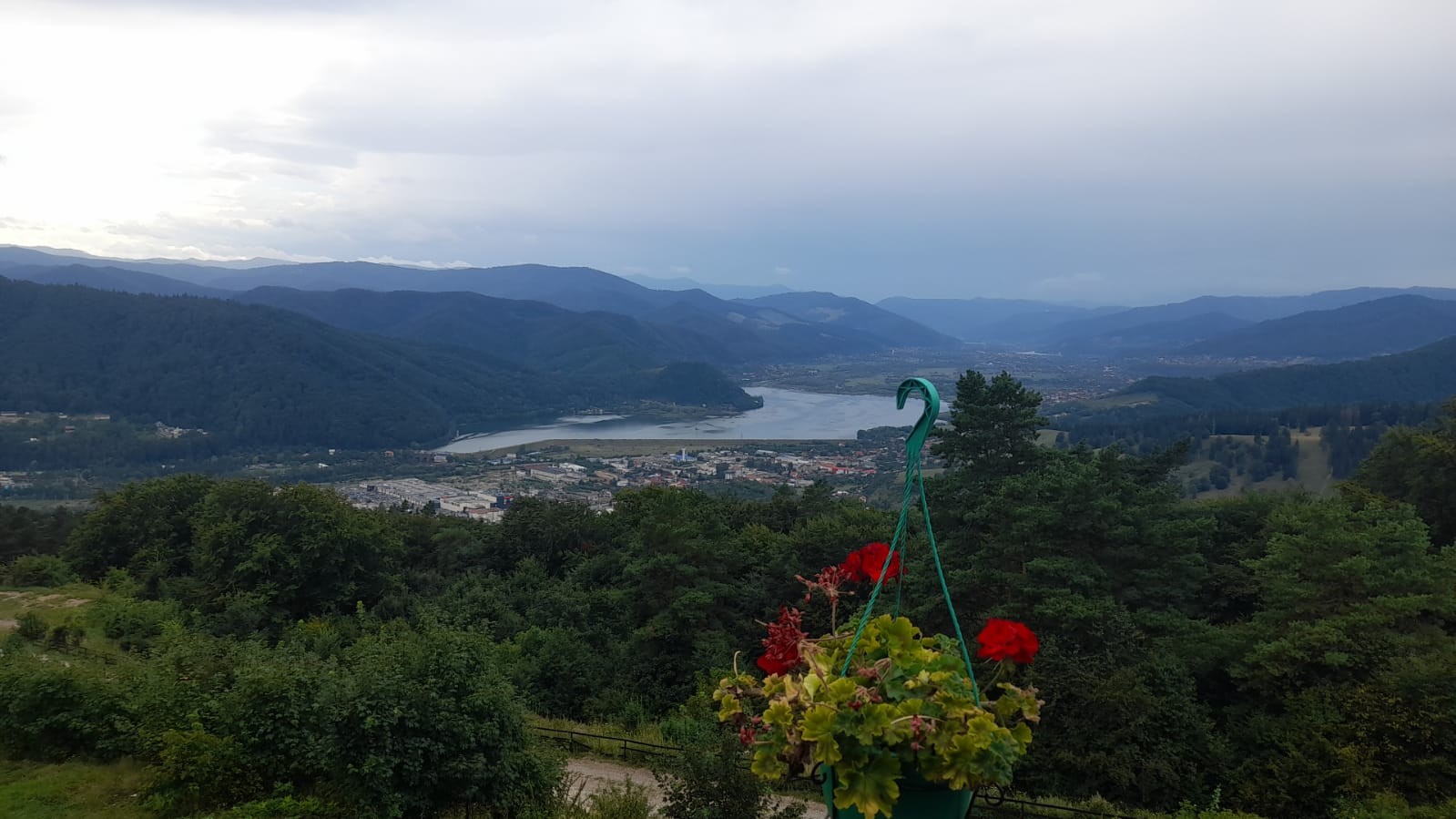 Chaîne des Carpates vue du haut de Pietra Neamt